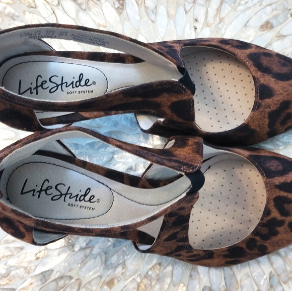 LifeStride leopard print heels. - Picture 5 of 11